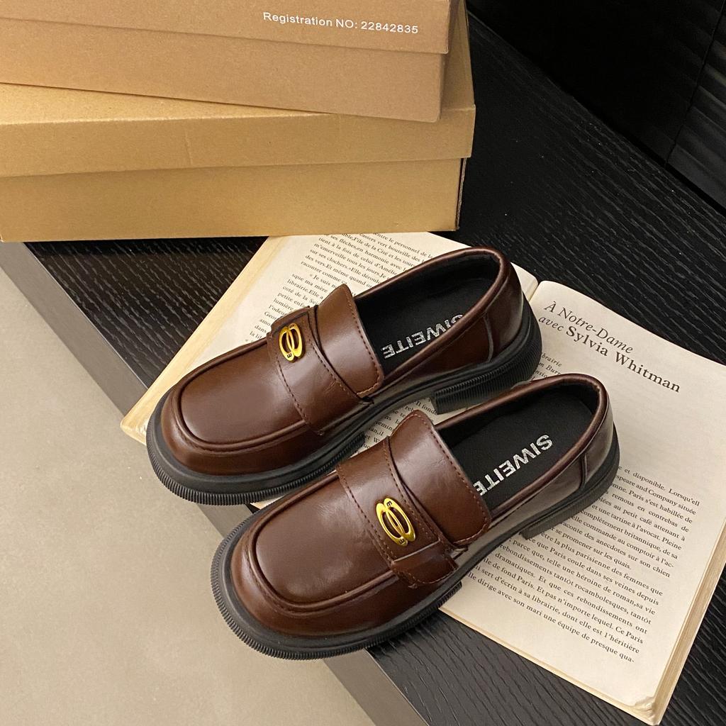 Mocassins à semelle compensée grande taille petites chaussures en cuir 2025 printemps nouveau style britannique mocassins une pédale bouche peu profonde bout rond chaussures simples femmes