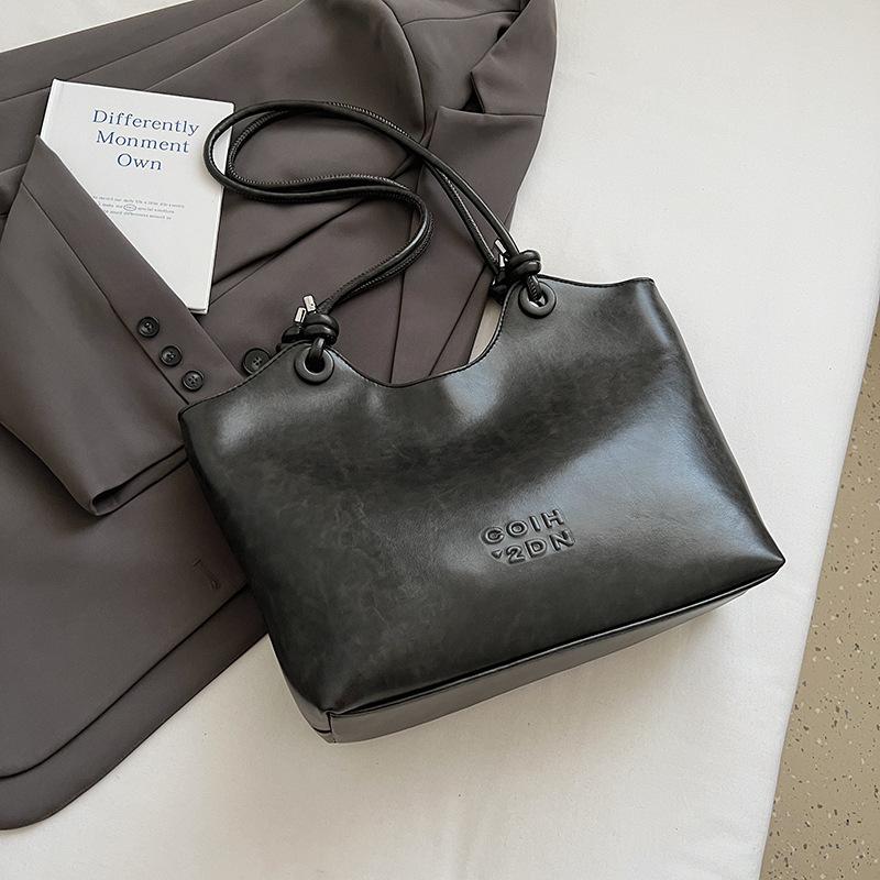 

Casual large-capacity commuter bag 2025 autumn new retro foreign style fashionable single shoulder work simple tote bag
