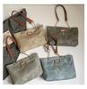 Versatile Single-Shoulder Tote: Stylish, Trendy, Large-Capacity Light-Colored Commuter Bag