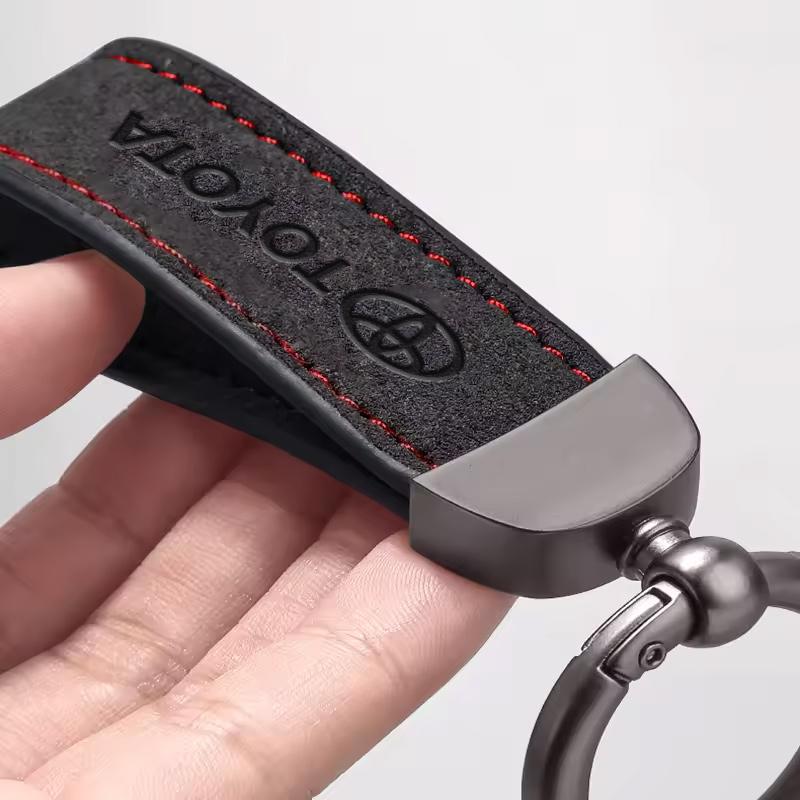 LATE7 Leather Car Logo Key Rings Keychain For Toyota Hilux Aygo Yaris Ractis Corolla Camry Rav4 Cruiser CHR Auto Key Chain Accessories