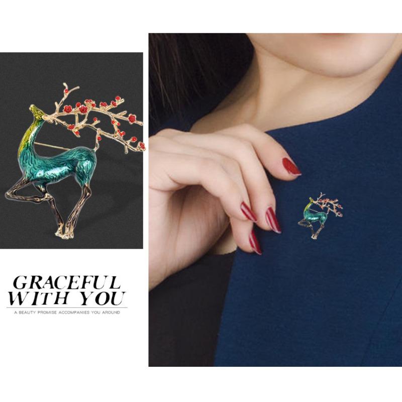 Drip oil deer chest flower, animal pin, high-end brooch, clothing, Christmas brooch, pin buckle