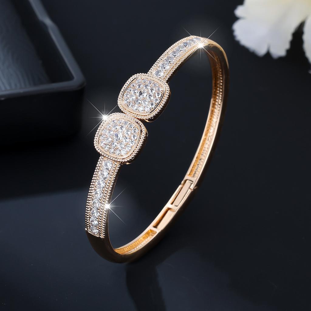 Exquisite Full Sugar Cube Opening, Elegant and High-end Bracelet