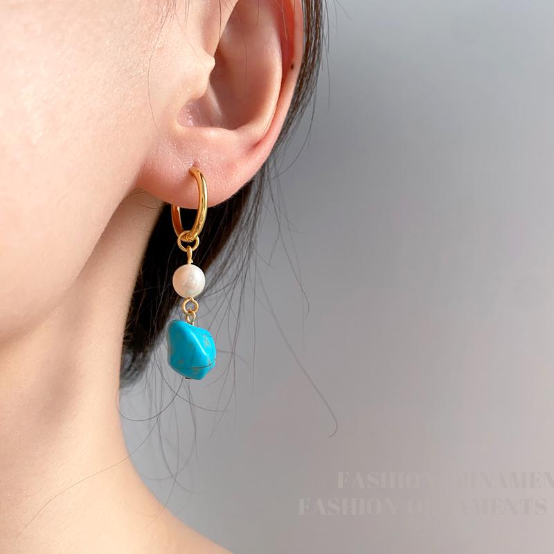 High-End Irregular Blue Turquoise and Cultured Pearl Ear Cuffs - Fashionable Temperament Jewelry