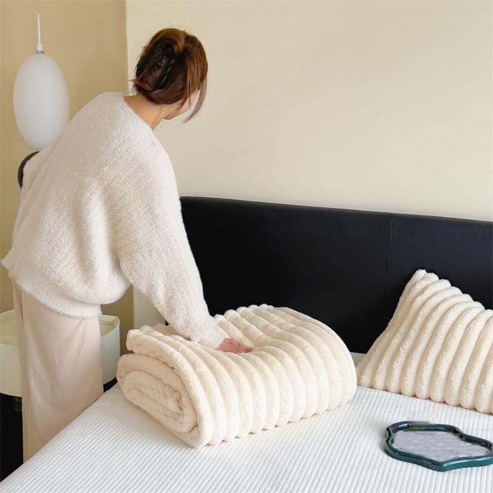 Skin-Friendly Warm Blanket Warm Conditioning Quilt New Plush Striped Blankets
