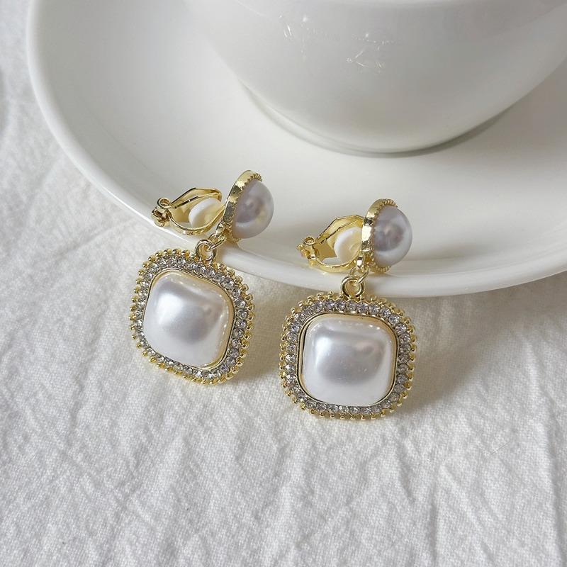 Camellia Temperament No Ear Pierced Ear Clips Pearl Flower Checkerboard Diamond Triangular Ear Clips Niche Earrings Women