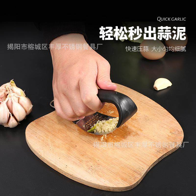 Garlic press, garlic masher, household manual garlic press, garlic grinder, kitchen stainless steel garlic grinder, ginger grinder and garlic peeler