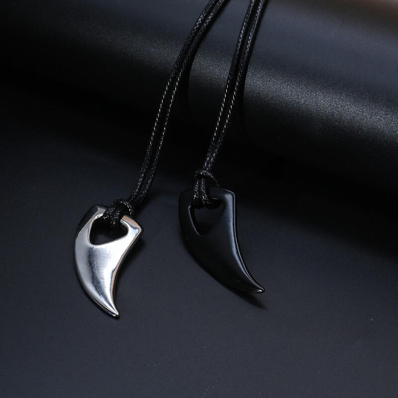 Punk Gothic Metal Wolf Fang Pendant Necklaces for Men Boy Personalized Street Bull Horn Necklaces Wild Party Jewelry Accessories