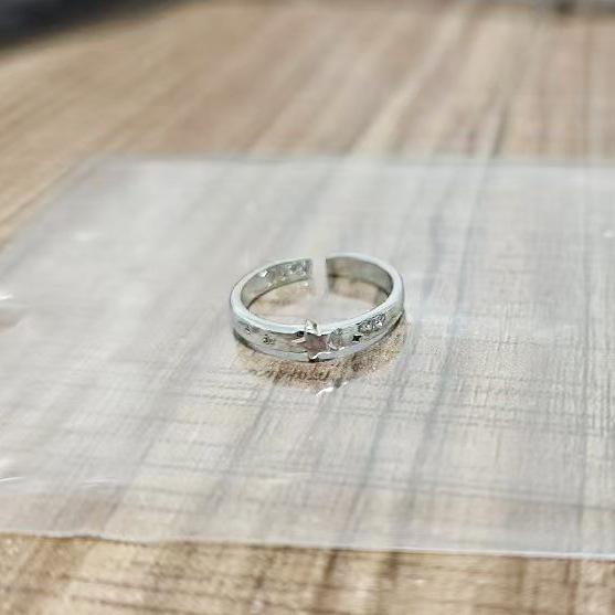 Inel Stea cu Cinci Colțuri pentru Femei - Lux Lejer, Design Coreean High-End, Bandă Argintie pentru Degetul Arătător, Perfect pentru Studente.