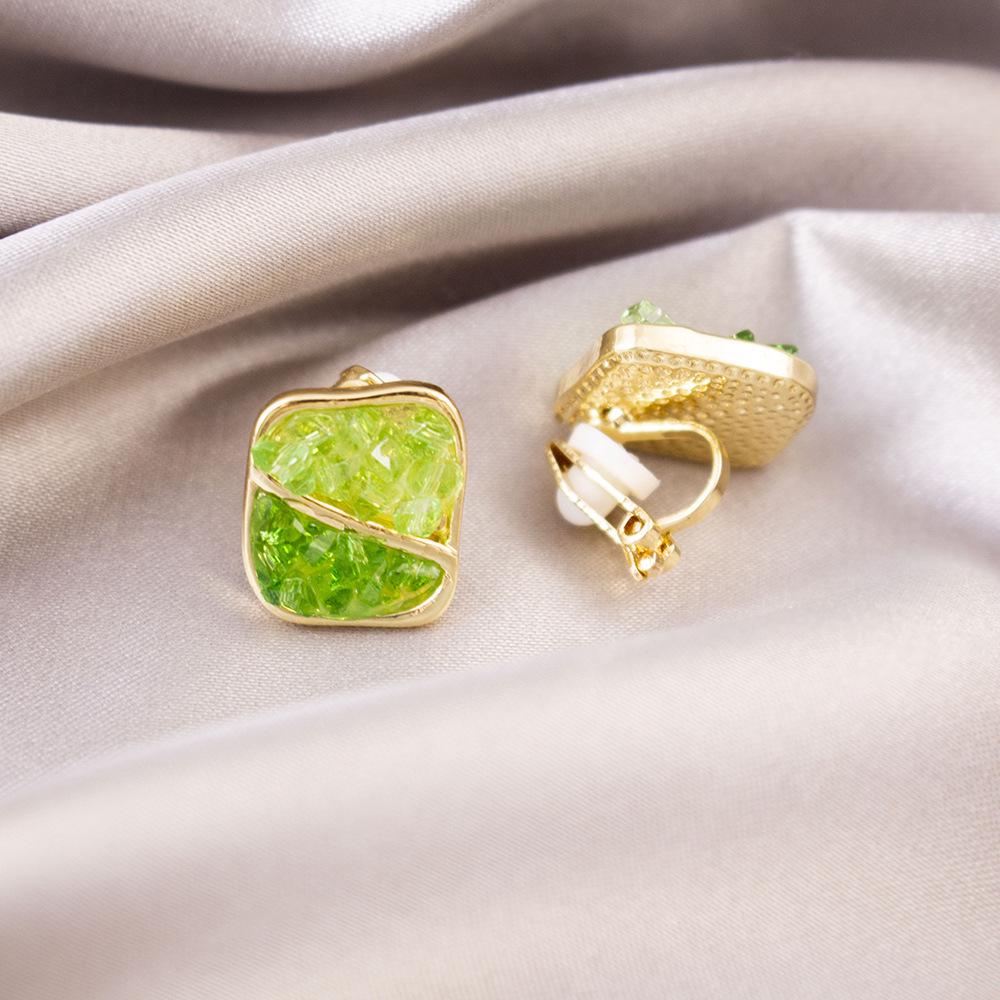 Elegant Clip-On Triangle Earrings for Non-Pierced Ears - Versatile, Light Luxury for Everyday Wear.