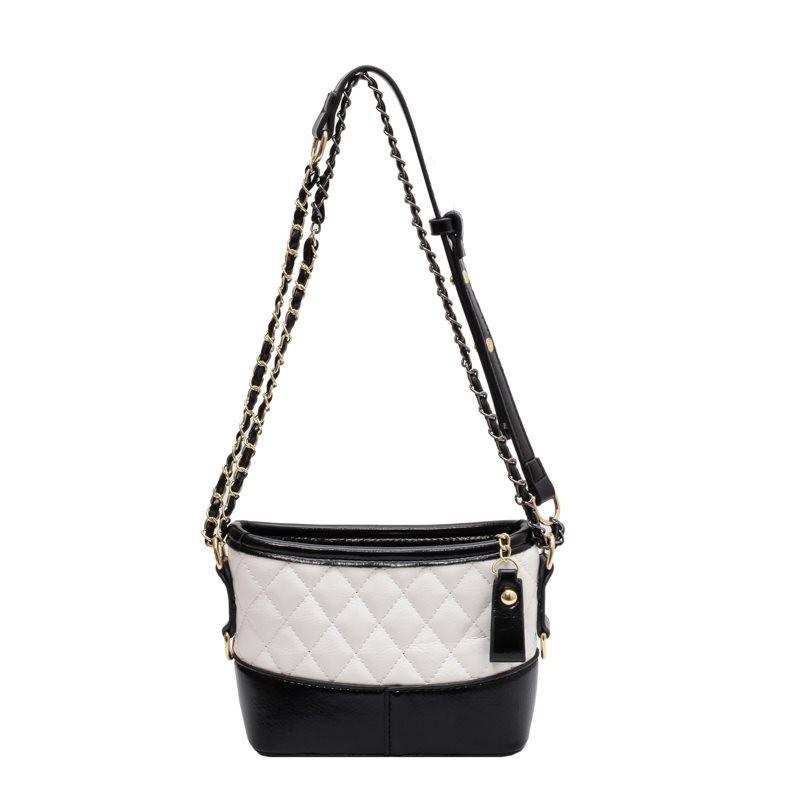 Trendy Quilted Large Chain Shoulder Crossbody Bag For Women Stylish Design And Versatile Use