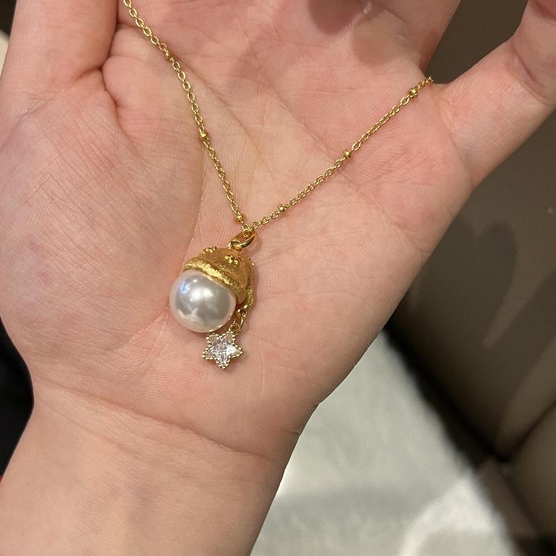 French Light Luxury Retro Brushed Pearl Christmas Hat Star Necklace Niche Exquisite Celebrity Style High Sense Collarbone Chain