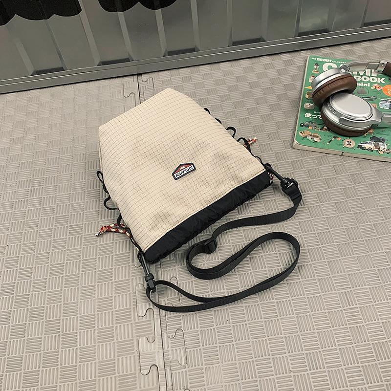 Trendy brand personalized messenger bag, drawstring bundle, versatile mobile phone bag, lightweight sports bucket bag, casual shoulder bag.