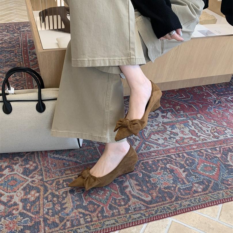 Fairy style 2025 autumn new Korean version niche thin heel shallow mouth bow fashion pointed temperament single shoe woman
