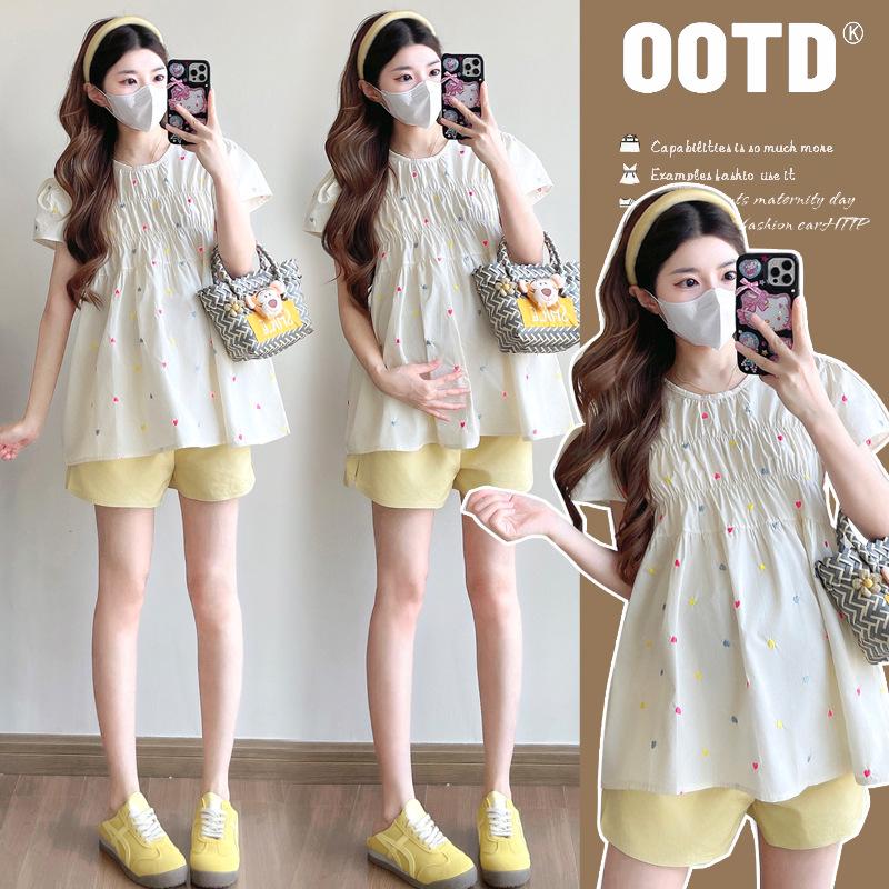 Embroidered Heart Maternity Short Sleeve Doll Shirt - Trendy, Age-Reducing, Loose Casual Summer Top for Moms
