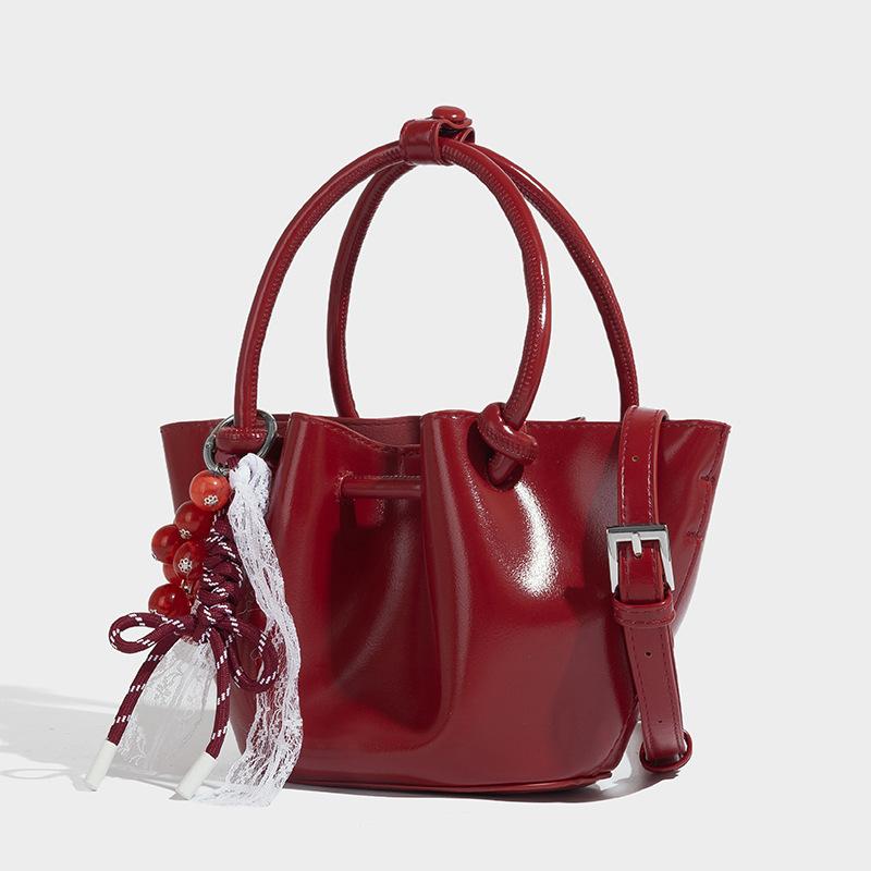 Foreign Order Niche Handheld Bucket Bag for Women 2025 New Simple Versatile Shoulder Bag Casual Commuter Crossbody Bag