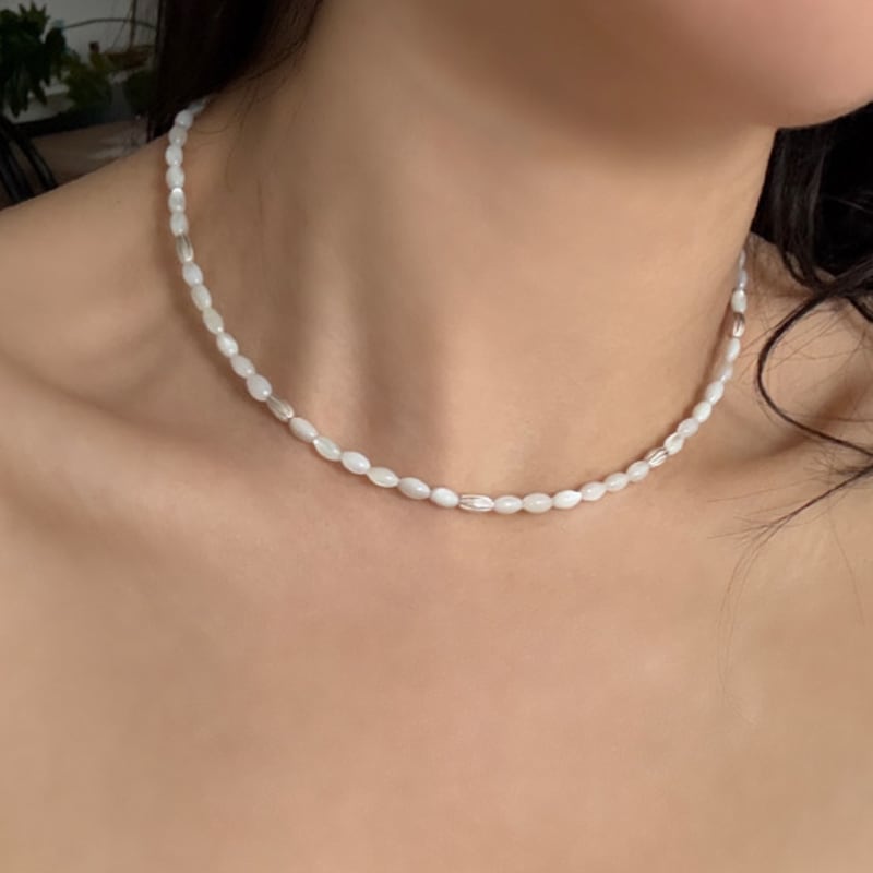 Melliv Oval Mother-of-Pearl Necklace_mvn46
