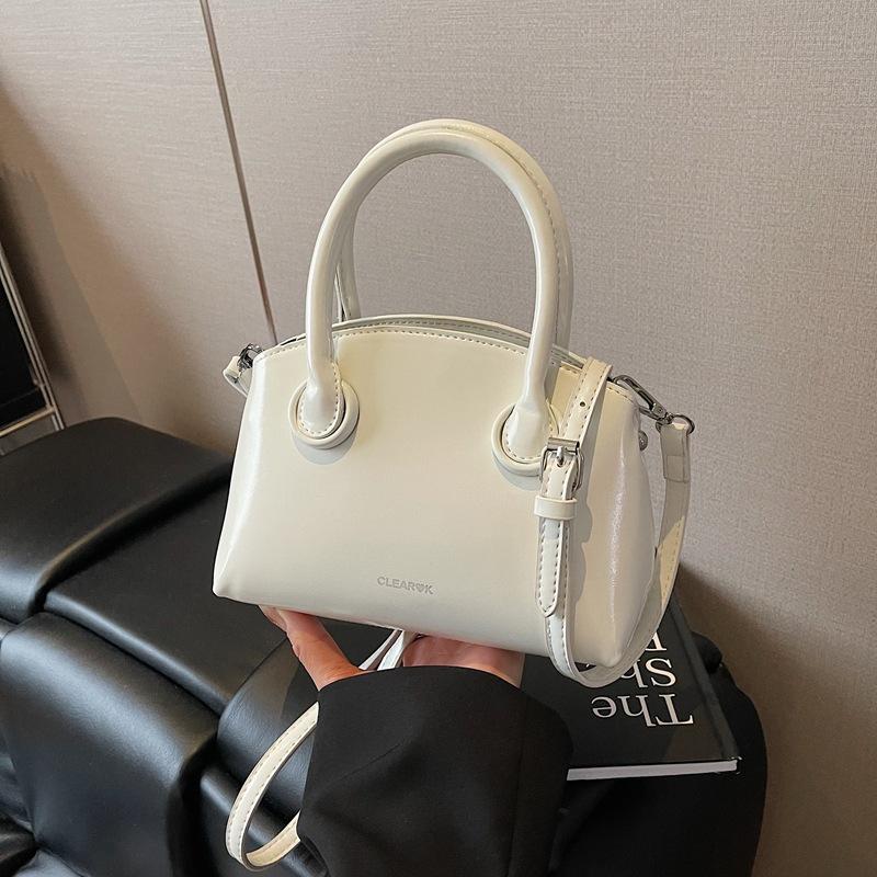 Niche Fashion Hand-carried Shell Bag Women's New Versatile Shoulder Bag Simple Casual Messenger Bag