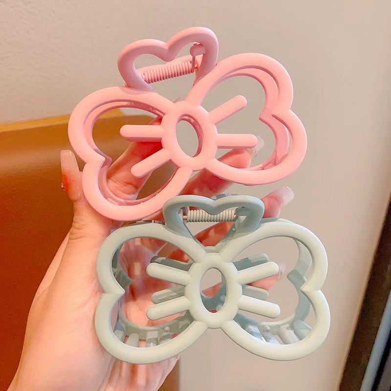 Adorable Bow Hair Clip for Little Girls - Gentle Claw Design for Updo and Loose Hair.