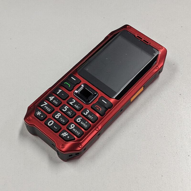 Soyes K80 GSM 2G Mobilní telefon 2,4palcový HD displej Dual SIM MP3 FM Vibrace 1800mAh SOS Svítilna Budík Tlačítkový telefon pro seniory
