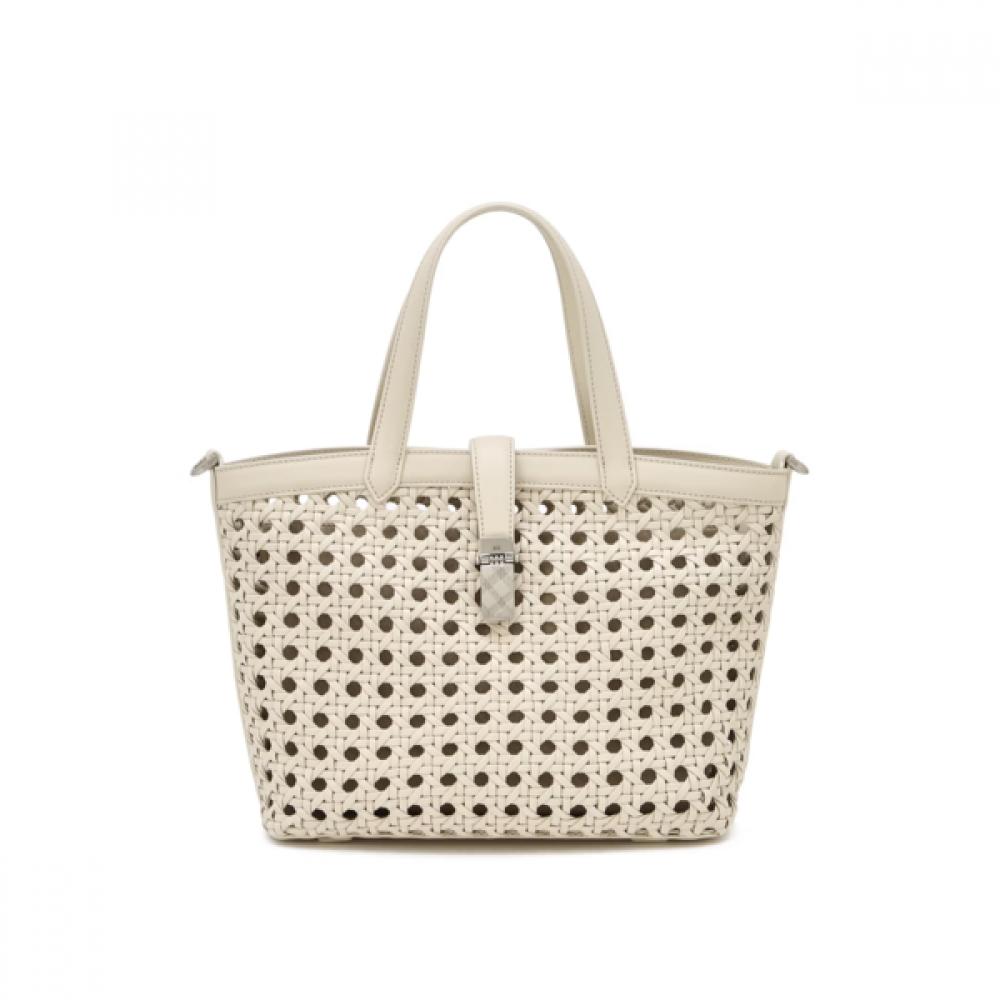 Daks Ivory Mesh Twisted Detail Point Tote Bag Dcba6e189iv