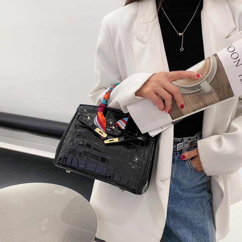 

2025 Сумка из платины с узором крокодила: Высококачественный, большой вместимости (30см), На плечо и через плечо (25см) 30