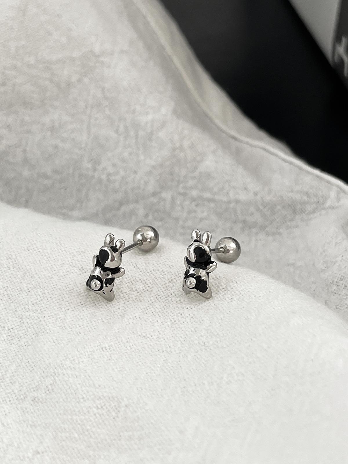 

Year of the Rabbit New Creative Chic Rabbit Stud Earrings Women s Medieval Jewelry Versatile Trend 925 Sterling Silver Earrings Earbone Stud A pair of 925 silver