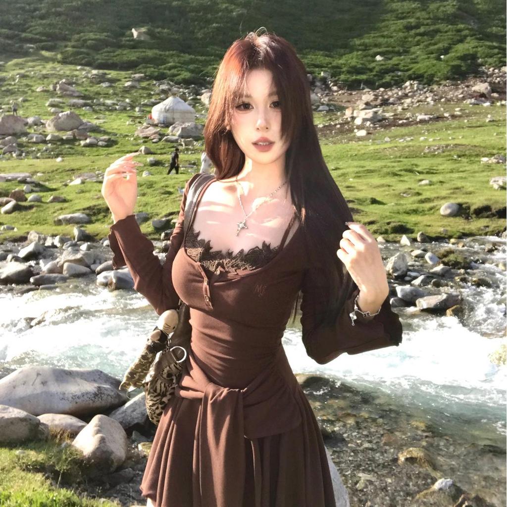 2025 Faux Two-Piece Lace Camisole Dress: Women's Autumn Waist-Cinched Pleated Bodycon Skirt