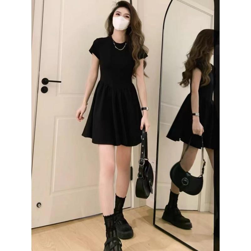 Romantic retro black simple short-sleeved dress for women's new summer small people to wear short skirts
