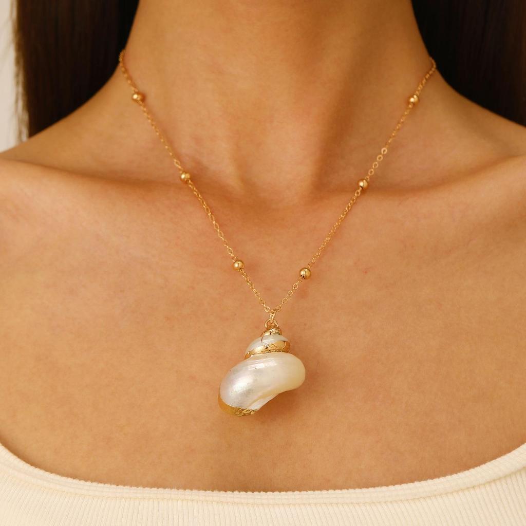 Stylish Women's Gold-Plated Shell Conch Pendant Necklace