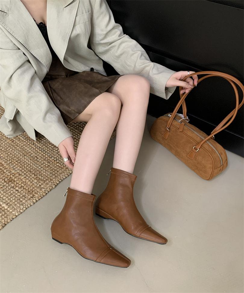 2025 Korean version of the new white short boots, retro versatile and simple inner height-increasing slope heel short tube temperament small square h