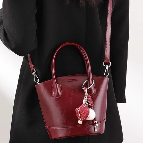 Retro Red Bucket Bag for Women, A Niche Wedding Bag for Brides In Autumn and Winter, A Hand-held Commuter Crossbody Bag