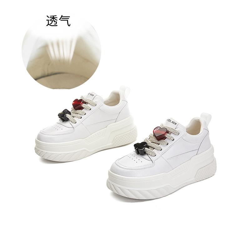 

Suction film bottom Wula grass pigskin pad little white shoes women s 2025 autumn new leather board shoes casual versatile shoes children 35 бежевий