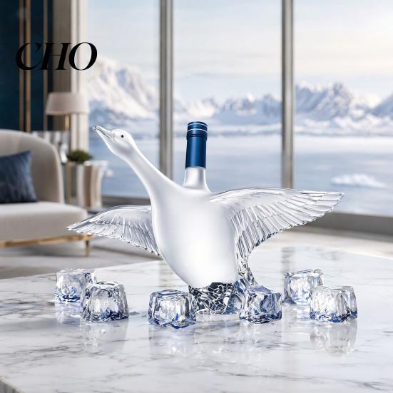 Transparent Core Bottle Goose Bird Shape Whiskey Decanter, 3D Glass Animal Liquor Sculpted for Bar Display, 350ml Art Wine Dispenser Home Amber Liquid