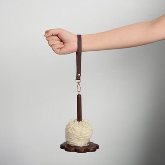 Dřevěný přenosný držák na přízi na zápěstí s šňůrkou Organizér na přízi na háčkování, spřádací kolečko, dávkovač, pletací a háčkovací příslušenství