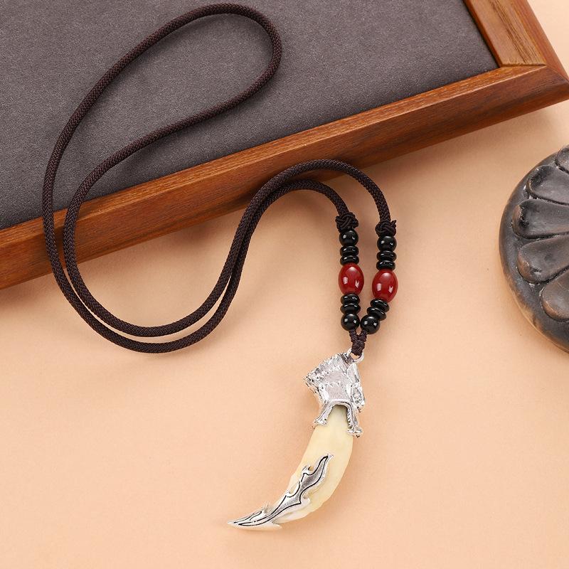 Retro woven dog tooth necklace men's and women's long niche personalized wolf tooth pendant pendant sweater chain accessories