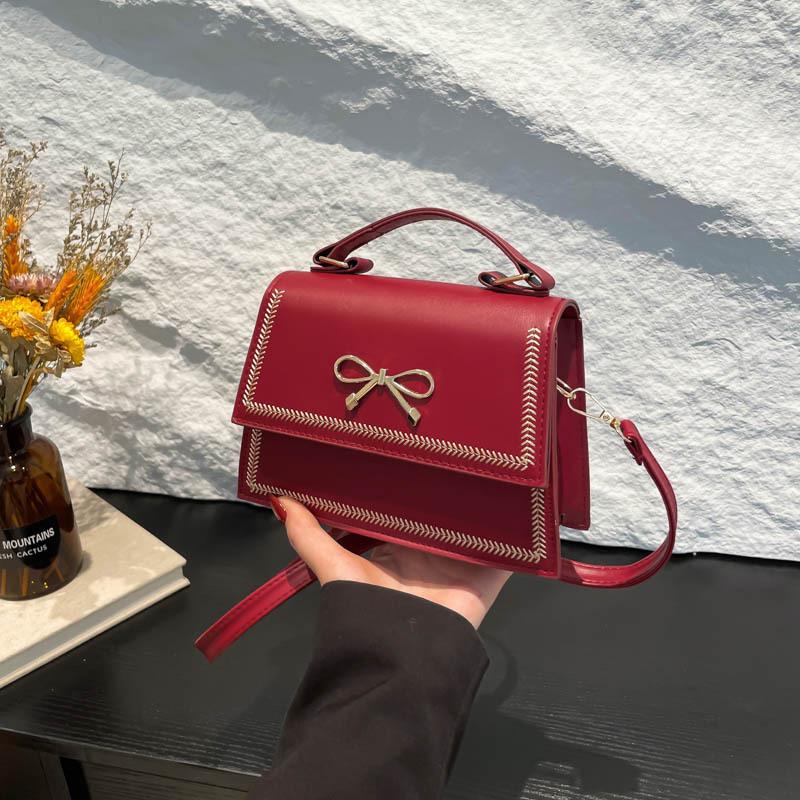 

Модная сумка-бант, портативная маленькая квадратная сумка, женская сумка, тренд весна-лето 2025, новая легкая роскошная сумка через плечо, простая сумка-мессенджер красный