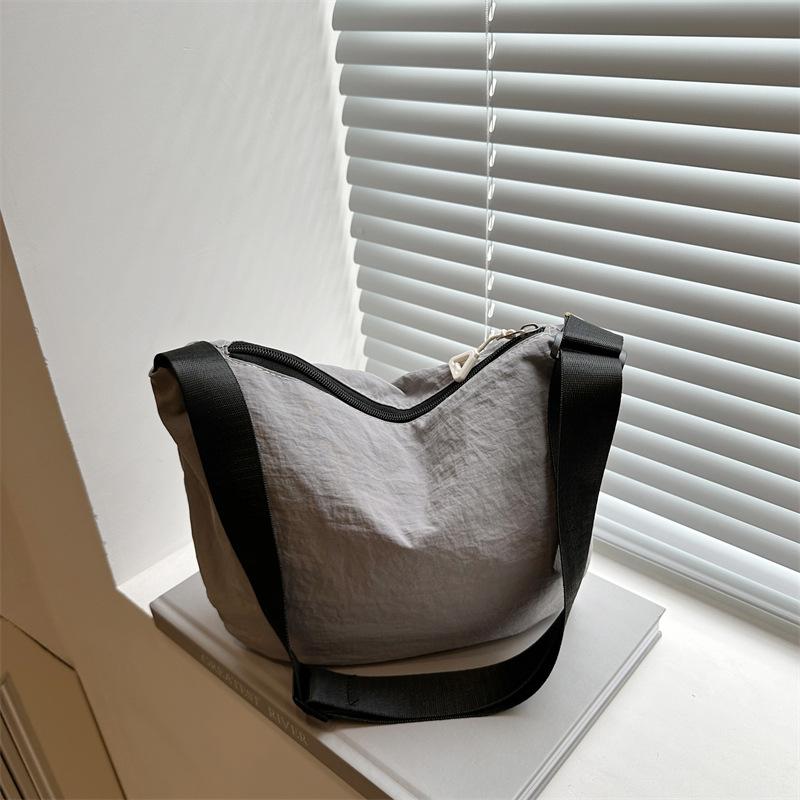 2025 Summer New Simple Casual Waterproof Fabric Mother Bag Fashion Literary and Casual Women's Bag Shoulder Messenger Bag