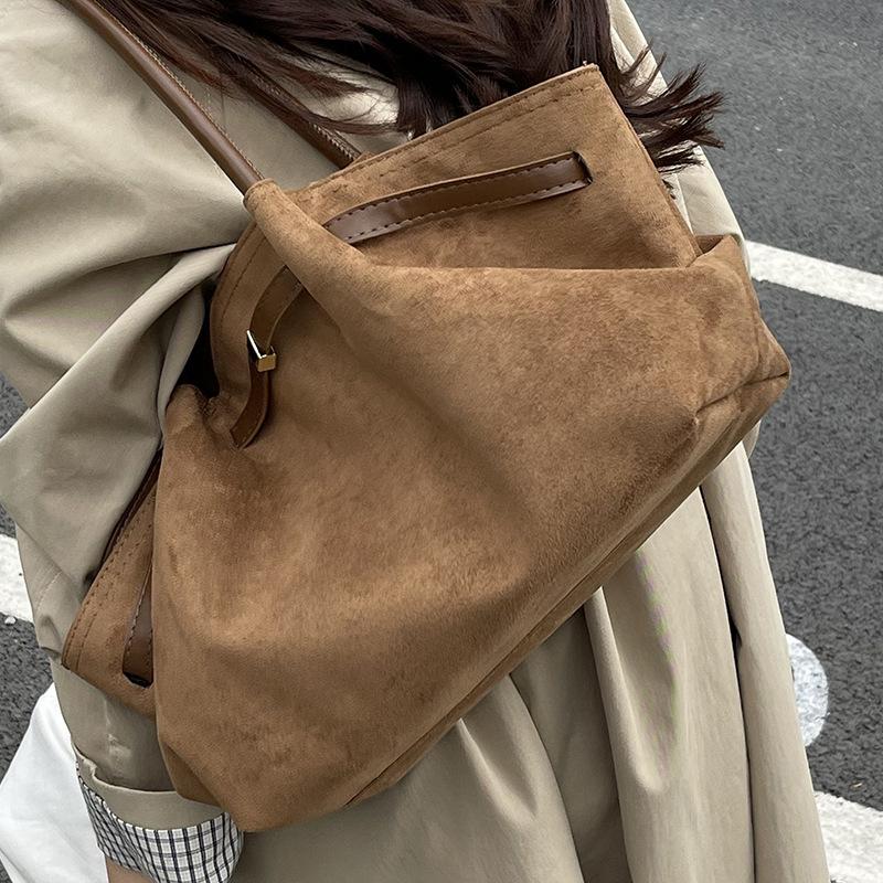 Autumn New Fashionable Matte Portable Shoulder Bag Simple Retro Green Underarm Bag Large Capacity Commuter Bag