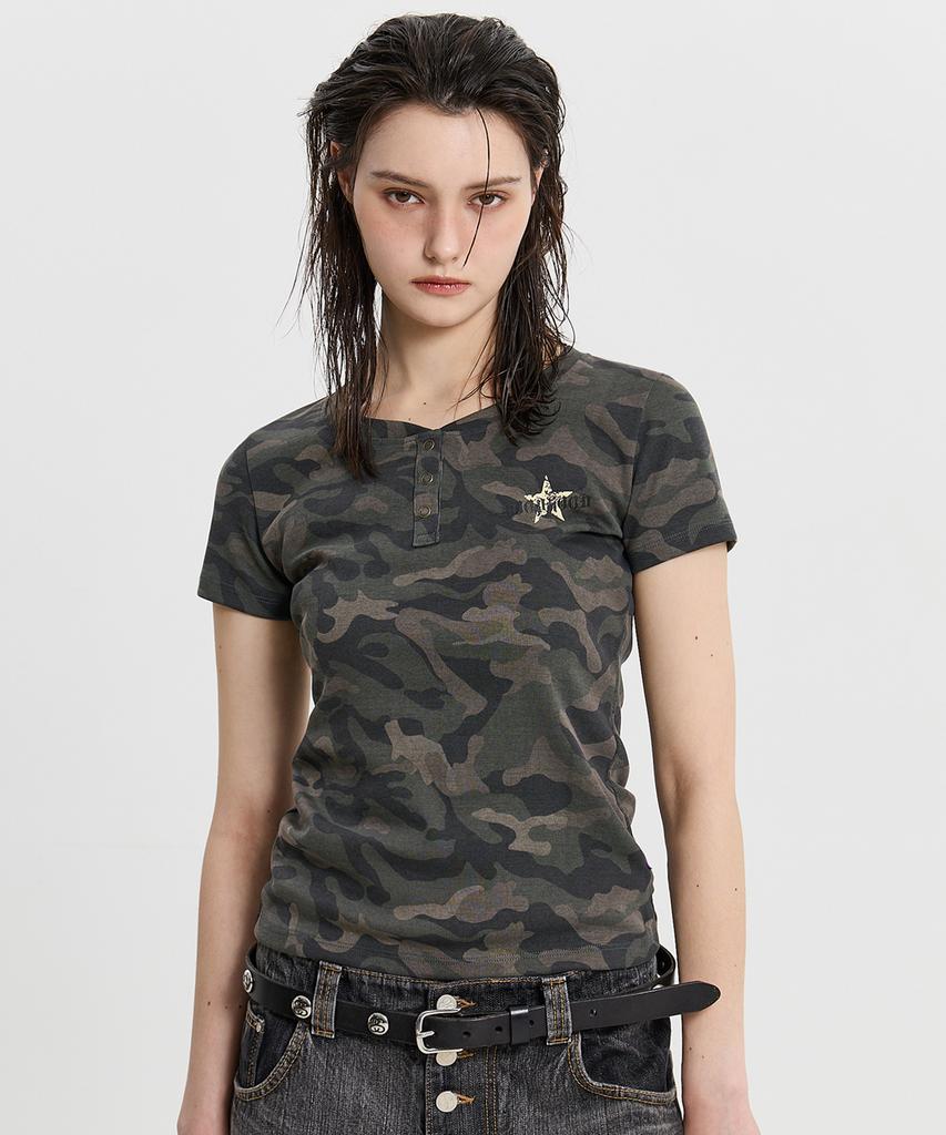 HOODHOOD Stern Logo Camo Henley-Kragen Kurzarm T-Shirt Khaki