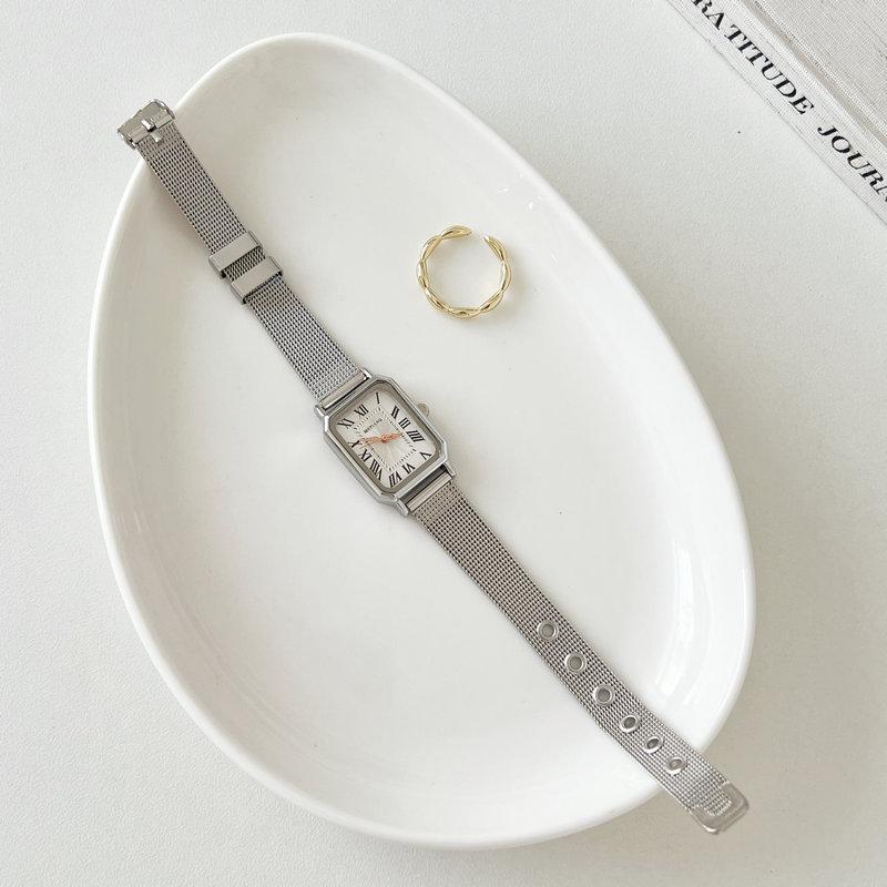 Women'S Steel Belt Chain Watch Female High Value Student Cold Wind French Niche Light Luxury Temperament Small Square Dial Female