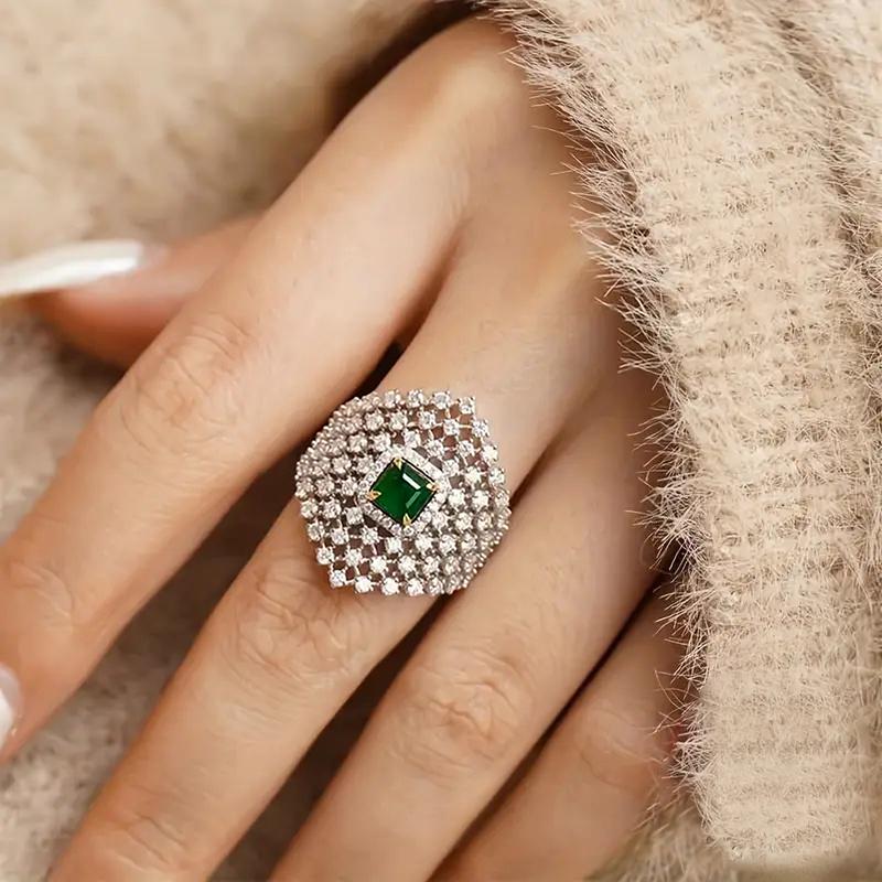 Anello da Donna Huitan Scintillante Intarsiato con Zirconia Cubica Verde Design Vuoto Moda Matrimonio Elegante Accessori da Donna Gioiello Regalo