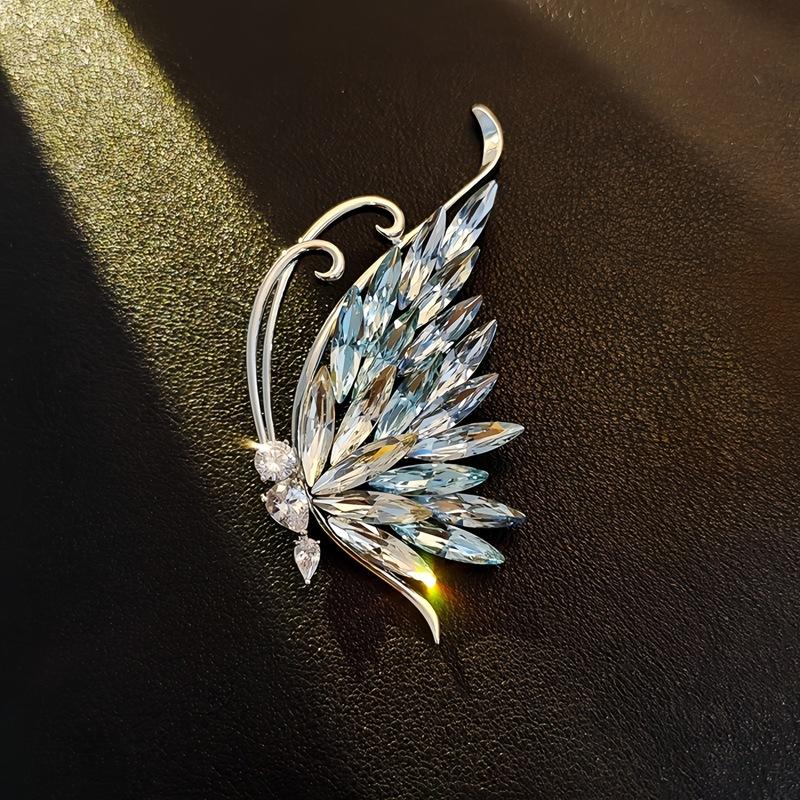High-End Light Luxury Flower Brooch Female Heavy Industry Design Sense Animal Brooch Diamond Corsage Coat Clothing Accessories