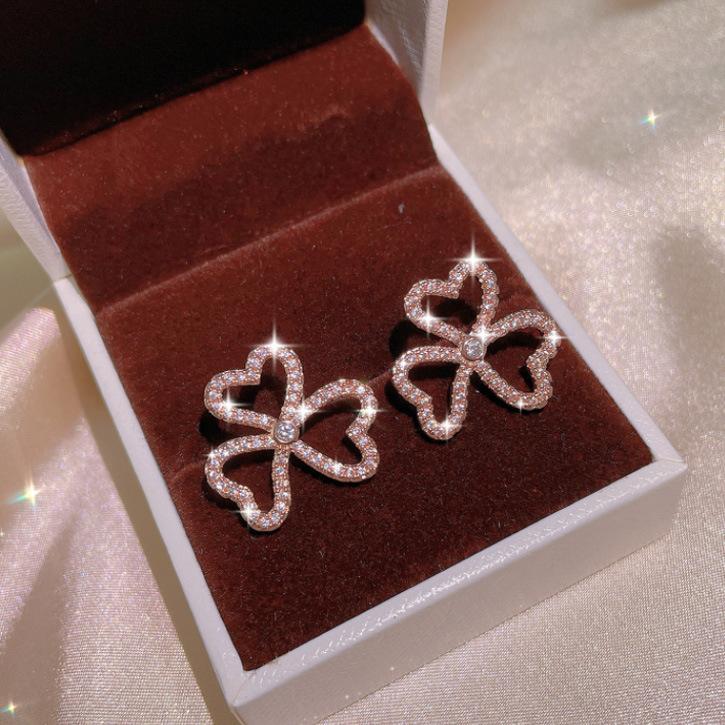 European and N Makings Four leaf Clover Bracelet Earrings Three-piece Set Free Zircon Student Bracelet Earrings Chain Woman