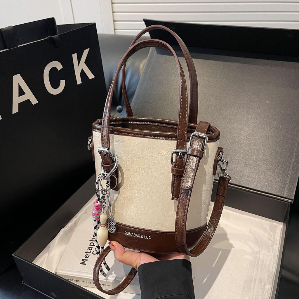 Retro Fashion Bucket Bag Women'S Winter Shoulder Oblique Span Bag Niche Casual Underarm Bag