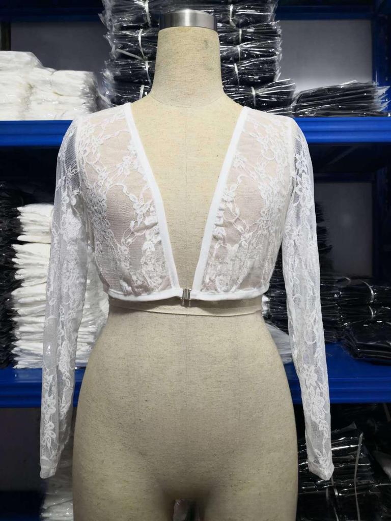 Transparenter, kurzer Cardigan aus Netzstoff mit langen Ärmeln