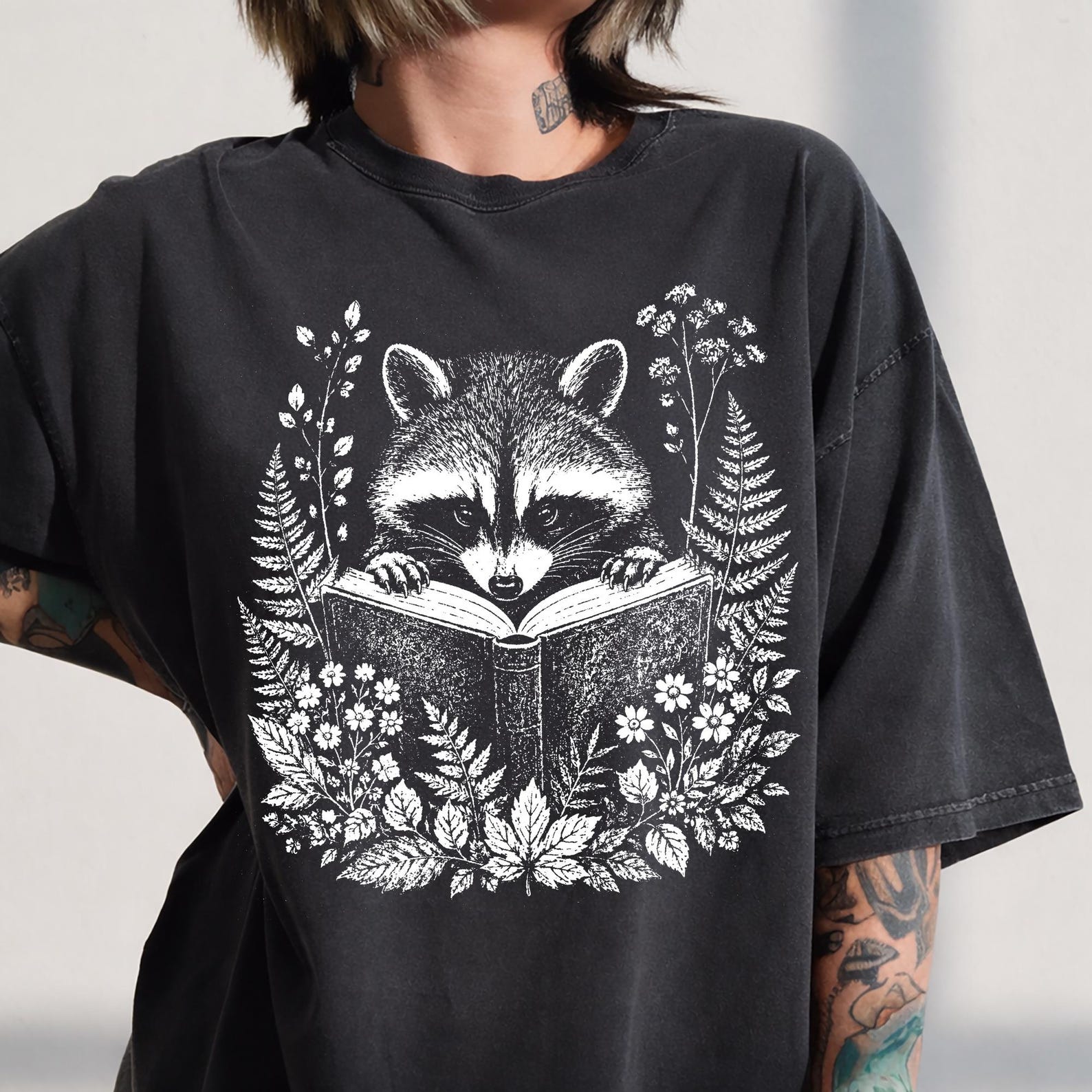 Reading Raccoon Shirt, Book Lover Graphic Tee, Cottagecore Bookworm Gift, Woodland Reader Apparel, Booktok Aesthetic Top L