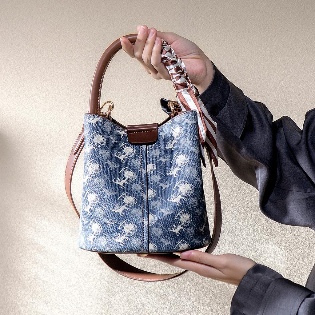 Ladies' High-end Handbag, Fashionable and Versatile Crossbody Bag, Box Bucket Bag