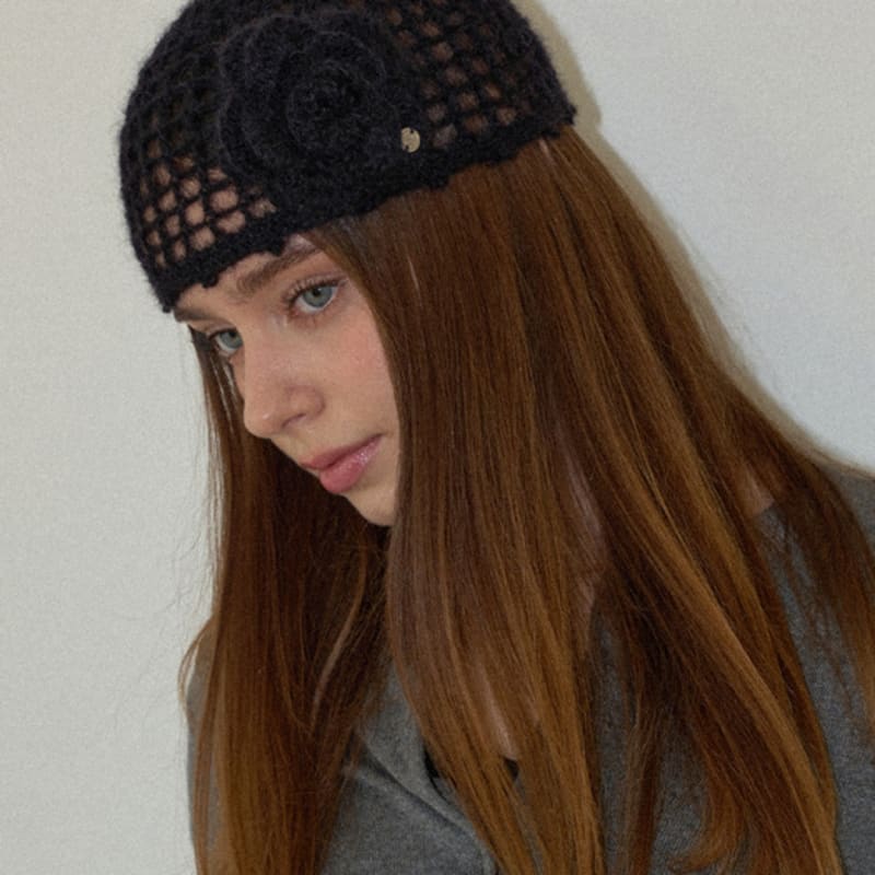 

Slowslowly Camellia Handmade Crochet Mohair Knit Punching Short Beanie _ Black Black
