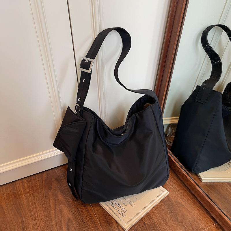 

Lazy wind bag women s new popular fashion versatile casual shoulder bag commuter messenger tote bag чорний