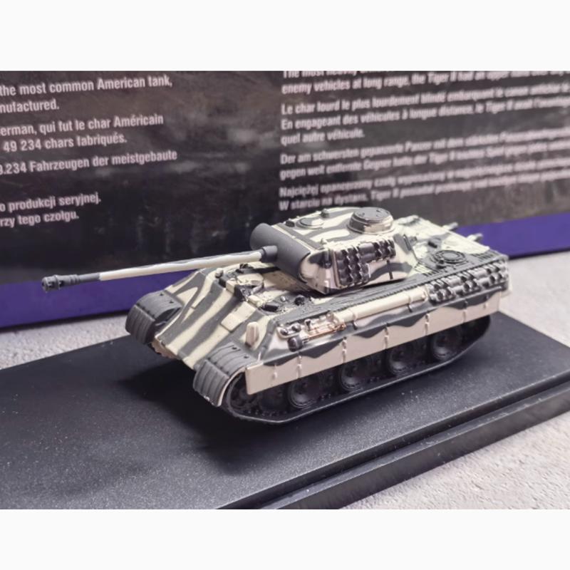 CORGI 1:87 Scale Tank Duel Leopard T34 Simulation Alloy Toy Model Scene with Ornament Classic Collection
